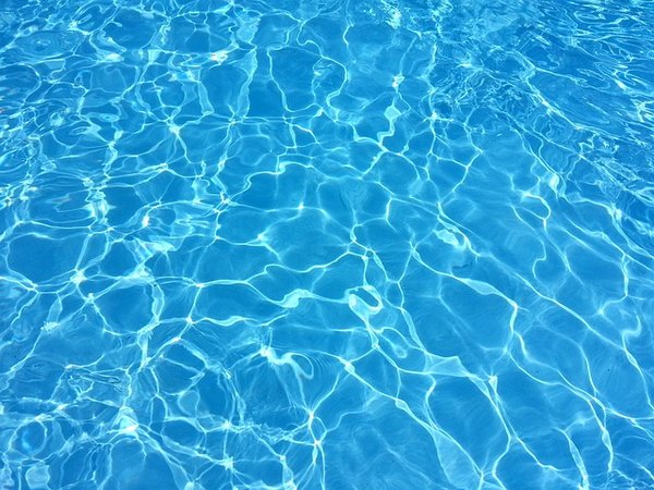 Comment fabriquer une couverture de piscine ?